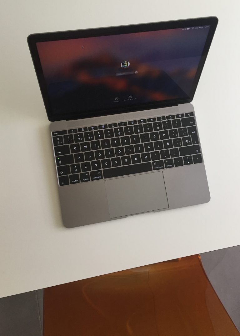 MACBOOK 2016. Un portátil llevado al extremo que busca rendimiento y portabilidad.