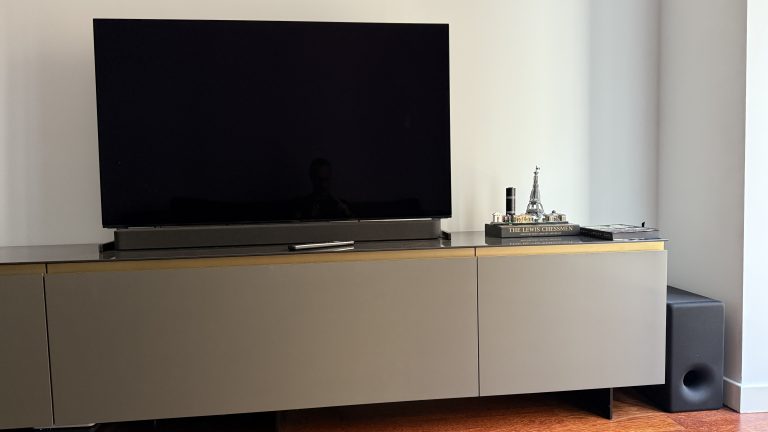 Sony XR-55A90J con barra HT-8000 y subwoofer SW3: potencia y calidad en tu salón