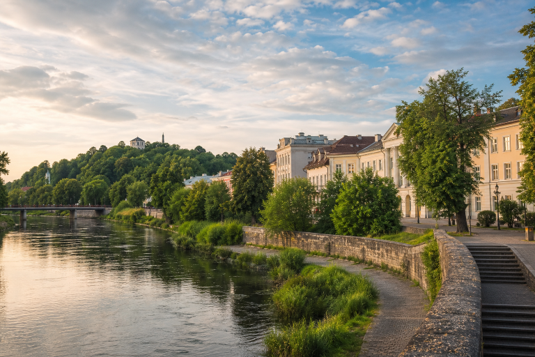 Tartu, la ciudad estonia donde la universidad, el río y la creatividad caminan juntos