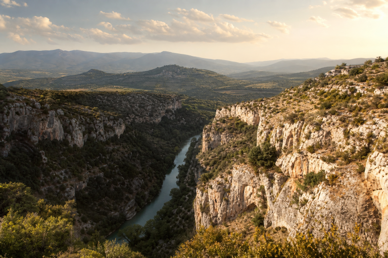 Alquézar, el pueblo aragonés que camina entre piedra, agua y memoria